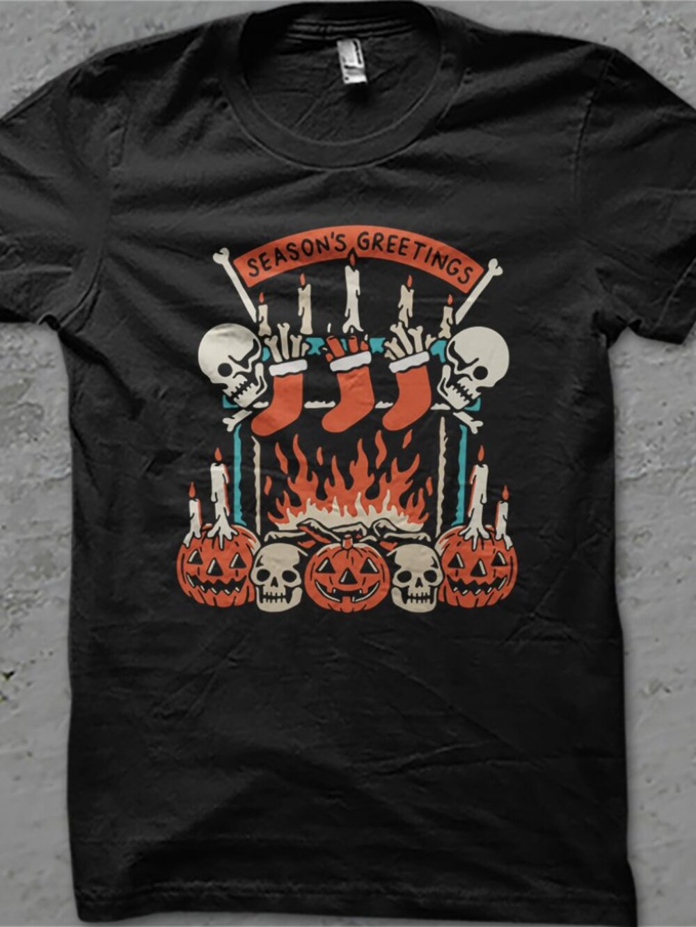Vintage Halloween Spooky Seasons Greetings Pumpkins Skulls Mantle Black T Shirt